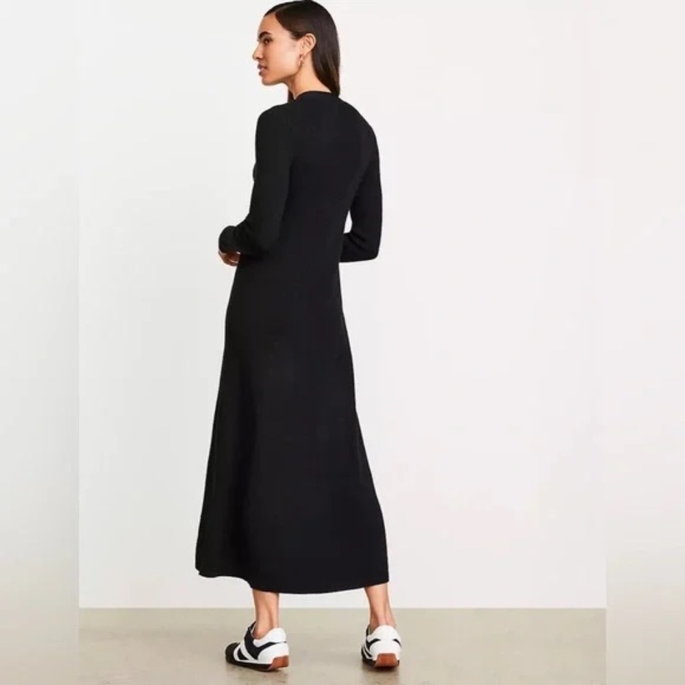 Petite LOFT Versa Ribbed V-Neck Maxi Sweater Dress in Size Medium - Picture 3 of 8